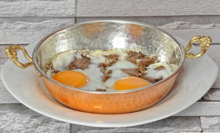 Non mangiare uova arrostite a colazione!