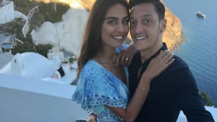 Mesut Özil e Amine Gülşe sono fidanzati