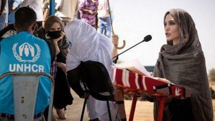 Angelina Jolie visita il campo profughi