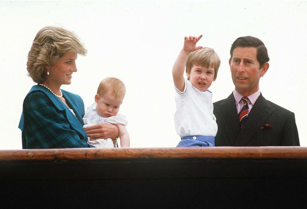 La principessa Diana, il re Carlo III e i loro figli