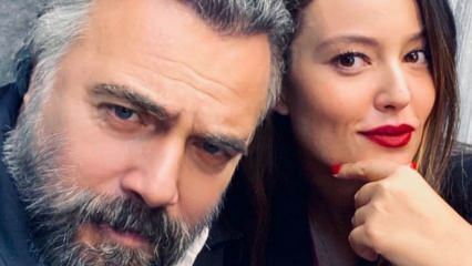 Nuova posa con Pelin Akil, la sua co-protagonista di Oktay Kaynarca!