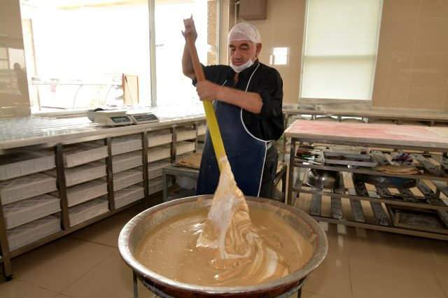 La storia della famiglia di Afyon, che produce l'halva con lo stesso metodo da 88 anni, ha sorpreso ...