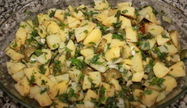 Come preparare una deliziosa insalata di patate?