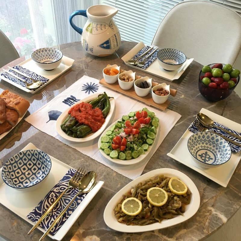 Suggerimenti di presentazione speciali per i tavoli della colazione durante la festa del Ramadan