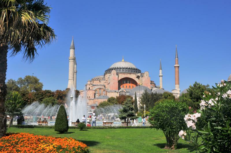 Condivisione di Hagia Sophia di Uğur Işılak: "Possa l'anima del Sultano riposare in pace..."