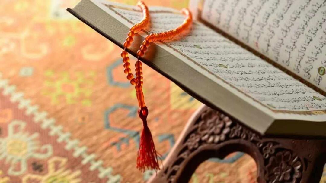 Una donna mestruata o puerperante può leggere il Corano? Può una donna mestruata toccare il Corano?