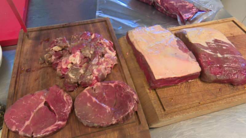 Come tagliare la carne vittima? Metodi di taglio della carne sacrificata ...