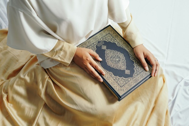 Qual è la ricompensa per aver letto Surah Kehf venerdì? Pronuncia araba e virtù di Surat al-Kahf!