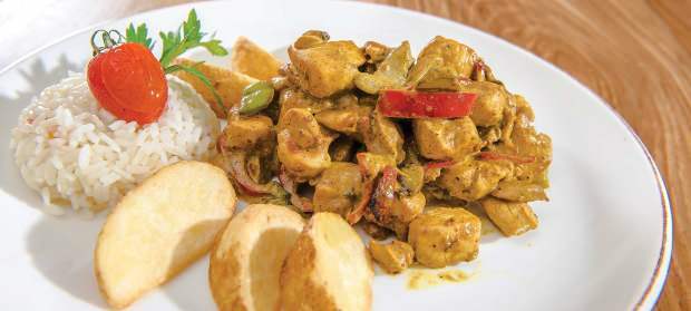 Come preparare il pollo al curry a casa?