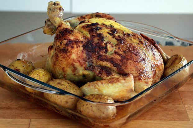 Come cucinare pollo intero, quali sono i trucchi? Ricetta di pollo intero in delizioso forno