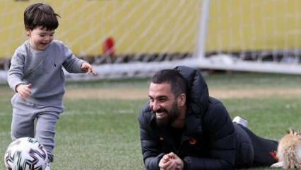 Ospite a sorpresa nell'allenamento del Galatasaray! Arda Turan con suo figlio Hamza Arda Turan ...