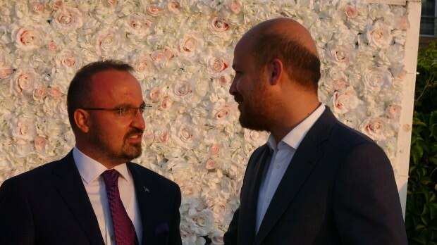 Vicepresidente del gruppo del partito AK Bülent Turan e Bilal Erdoğan