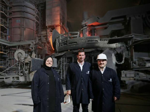 Il ministro Zehra Zümrüt Selçuk e Mustafa Varank hanno fatto sahur con i lavoratori